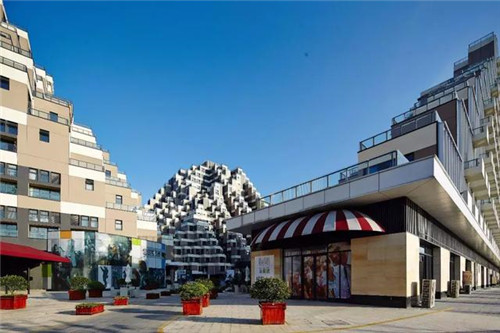 層層退臺式的設計,如城市中充滿詩意的梯田