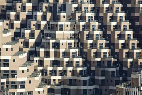 層層退臺式的設計,如城市中充滿詩意的梯田