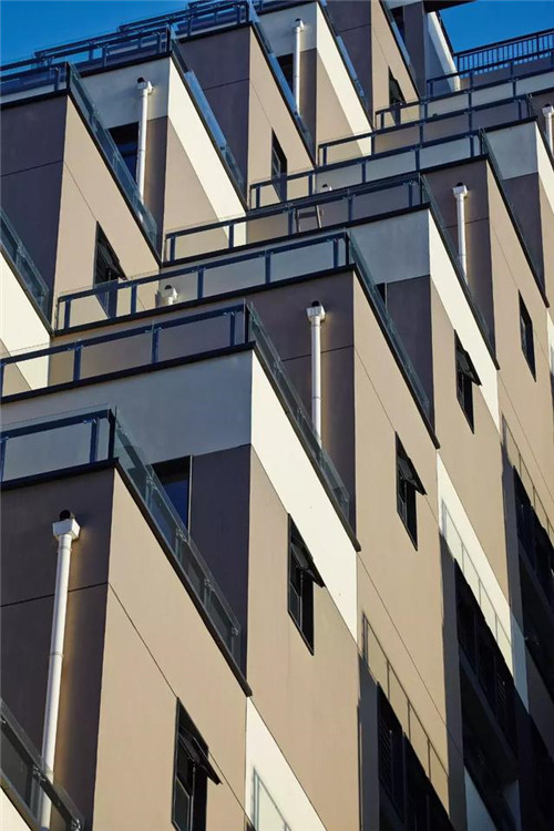 層層退臺式的設計,如城市中充滿詩意的梯田