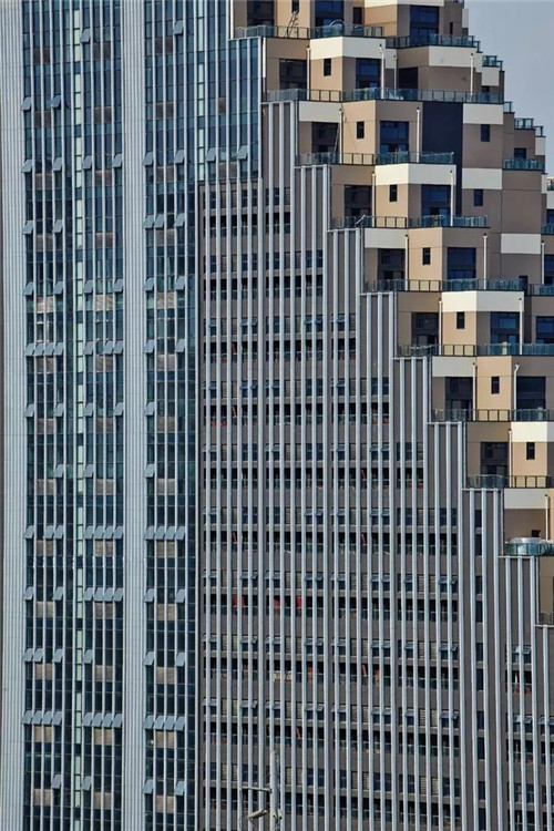 層層退臺式的設計,如城市中充滿詩意的梯田