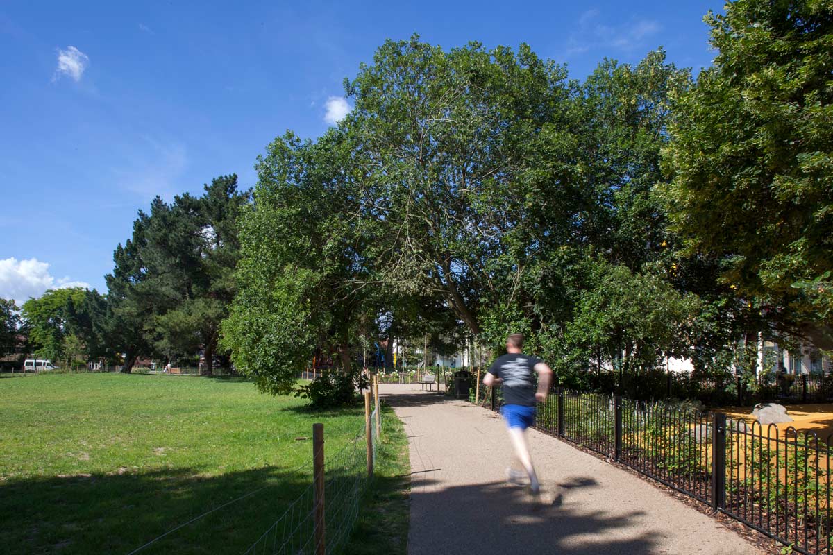 具有便利設施的綠色空間——沃姆浩特公園