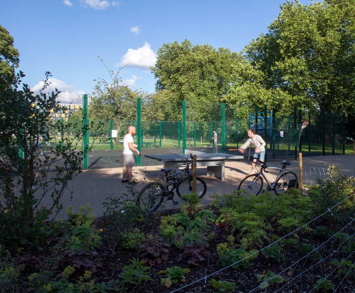 具有便利設施的綠色空間——沃姆浩特公園