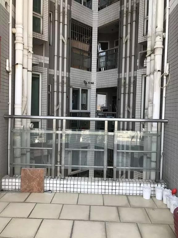 陽臺花園設計：愿你有一個陽臺繁花爬過欄桿