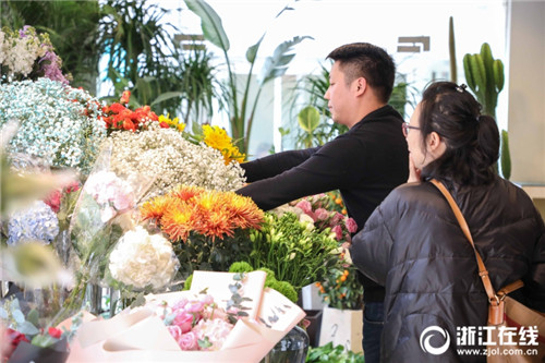 備戰“三八婦女節” 杭州花卉市場香正濃