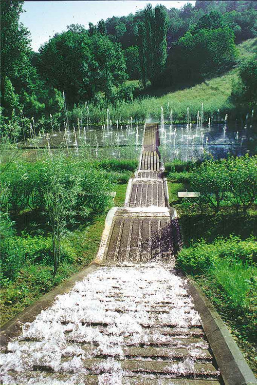 埃菲爾鐵塔周邊將改造為大花園,由哪位大師設計?