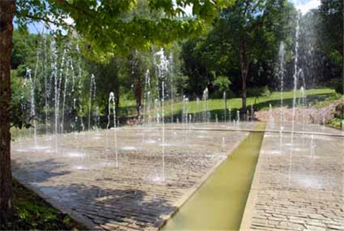 埃菲爾鐵塔周邊將改造為大花園,由哪位大師設計?