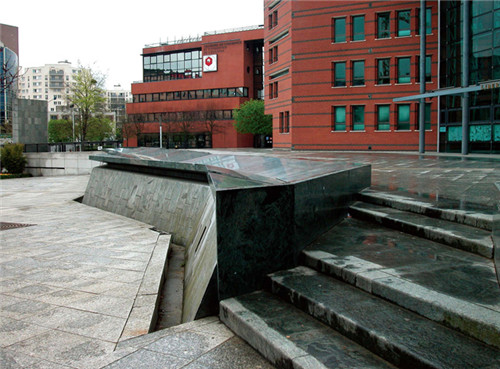 埃菲爾鐵塔周邊將改造為大花園,由哪位大師設計?