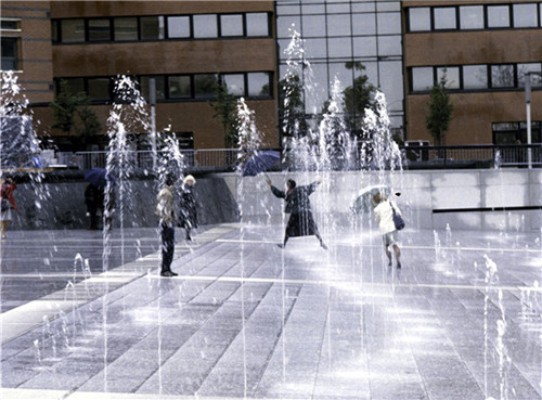 埃菲爾鐵塔周邊將改造為大花園,由哪位大師設計?