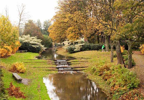 埃菲爾鐵塔周邊將改造為大花園,由哪位大師設計?