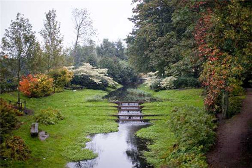 埃菲爾鐵塔周邊將改造為大花園,由哪位大師設計?