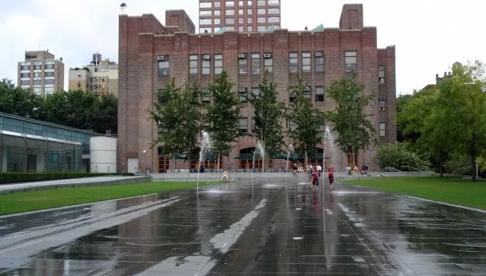 埃菲爾鐵塔周邊將改造為大花園,由哪位大師設計?