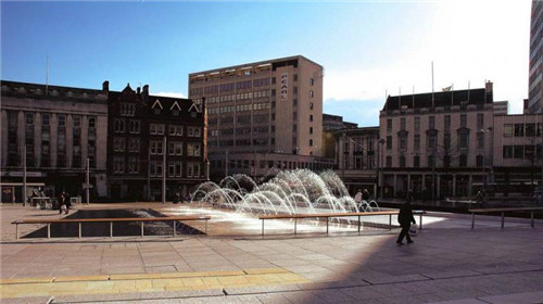 埃菲爾鐵塔周邊將改造為大花園,由哪位大師設計?