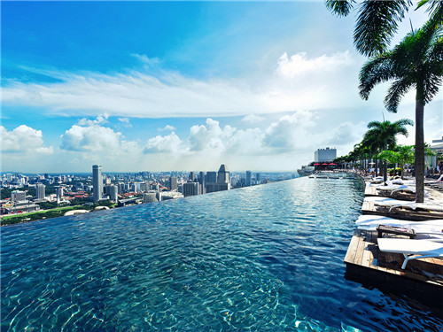 無邊際泳池，令人驚嘆的空中景觀