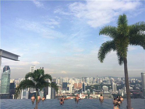 無邊際泳池，令人驚嘆的空中景觀