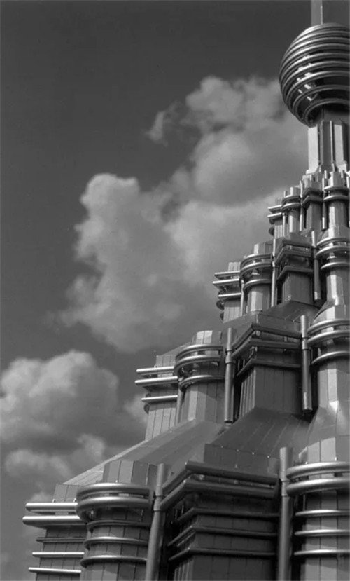 著名建筑大師西薩·佩里逝世