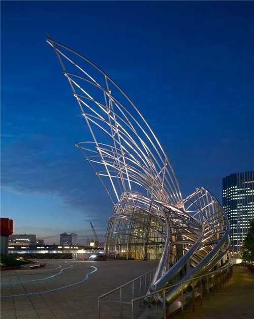 著名建筑大師西薩·佩里逝世