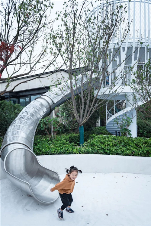 一只魚的自我意識 | 鎮江中南聆江閣