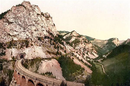 是鐵路也是風景：線性文化遺產的活化利用