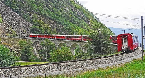 是鐵路也是風景：線性文化遺產的活化利用