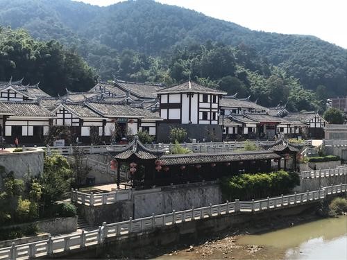 從老屋殘巷到網紅盛景——傳統村落的保護與活化