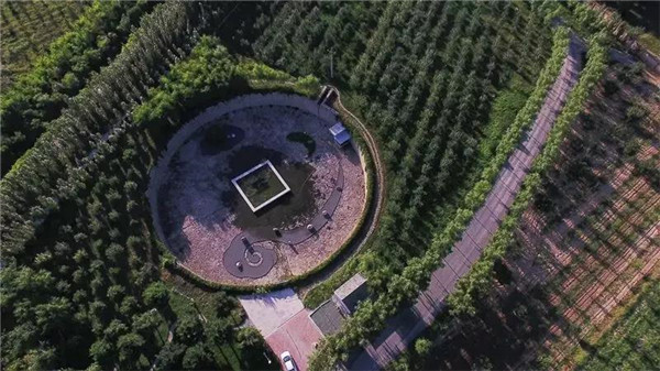 地平線下的圓形劇場