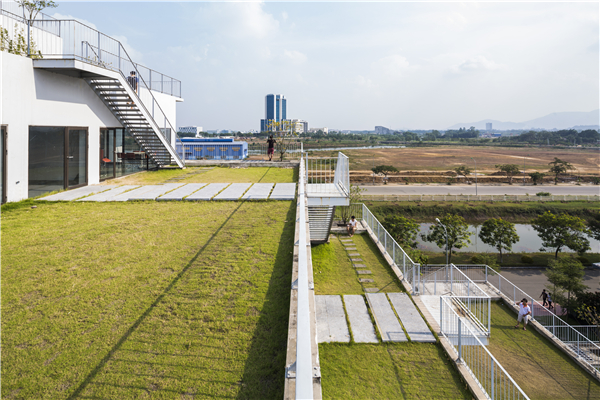 越南FPT大學行政樓設計:混凝土建筑中的綠色體驗