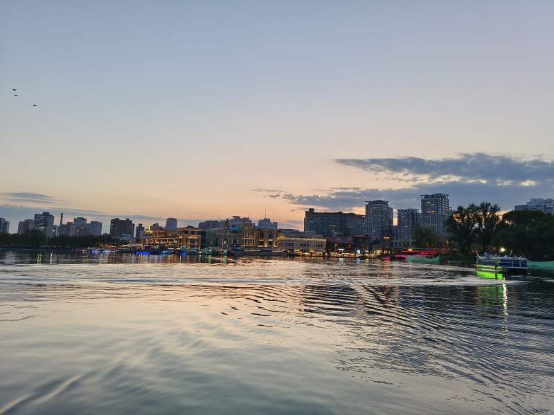 北京亮馬河18公里濱水慢行系統已全線貫通