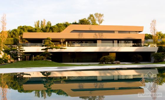 馬德里市郊的索莫薩瓜斯區(qū)住宅