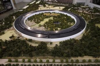 蘋果公司公開新總部沙盤 如宇宙飛船(圖)