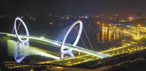 青奧濱江步行橋“南京眼”成最熱景點