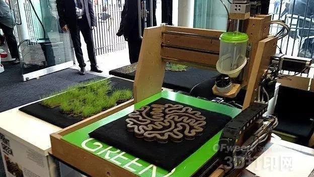 打印材料含有泥土、種子、水 可以打印出3D的2D的···任何你想要的圖案