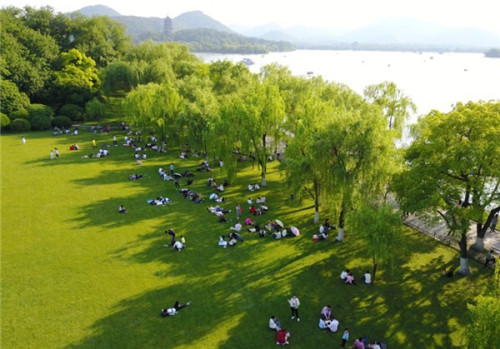 西湖大草坪