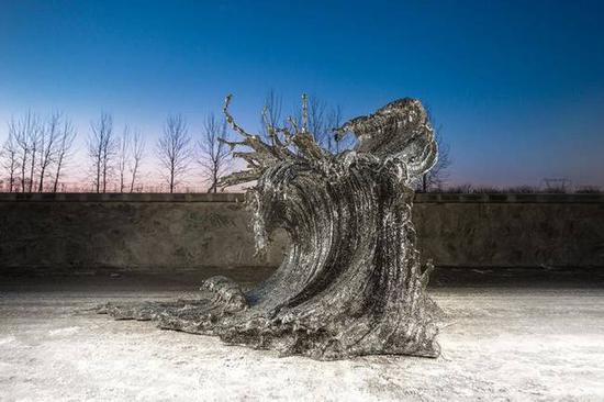 用漢字做成的鏤空雕塑 驚艷了紐約