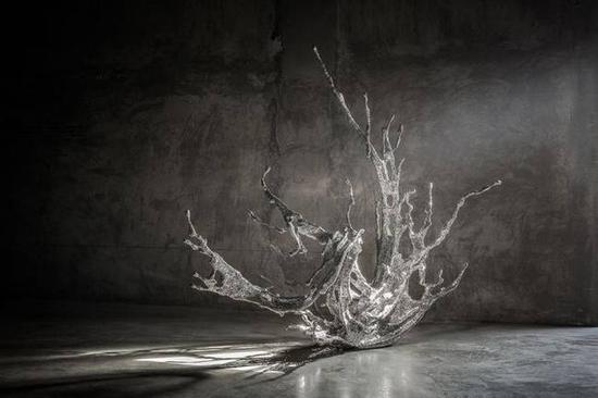 用漢字做成的鏤空雕塑 驚艷了紐約