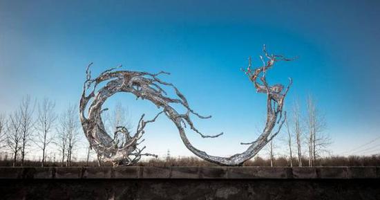 用漢字做成的鏤空雕塑 驚艷了紐約